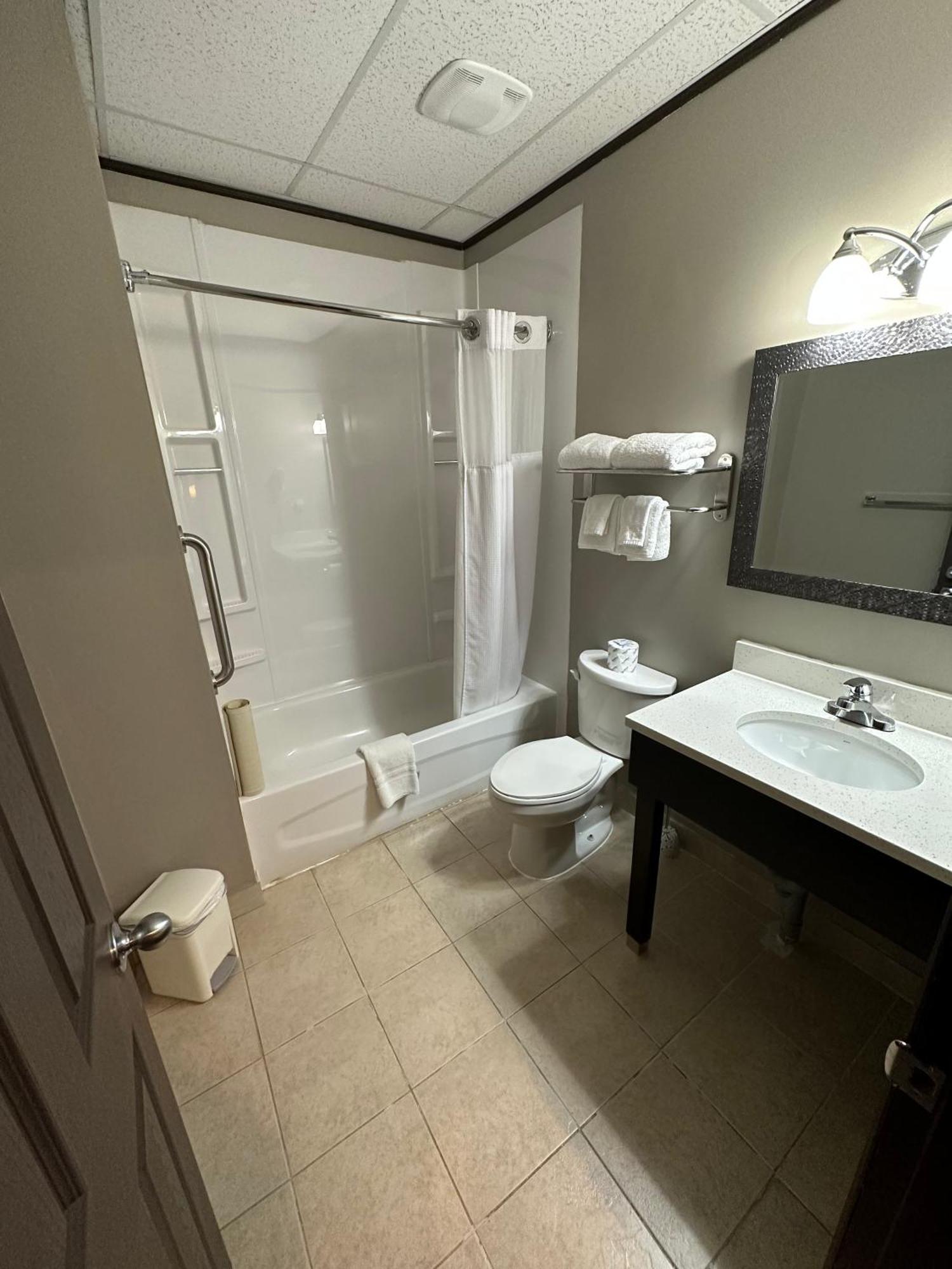 Le Voyageur Inn Mattawa Luaran gambar